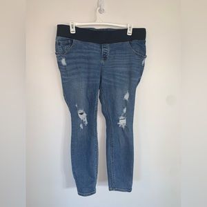 Old Navy RockStar skinny maternity jeans. Size 16. Worn once!